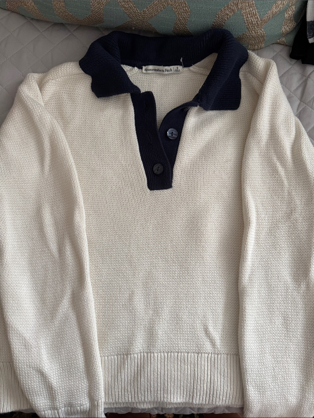Abercrombie & Fitch Cream V-Neck Knit Sweater with Navy Collar